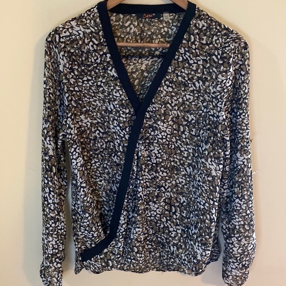 Tops at a glance. Please see listings. - Picture 5 of 16